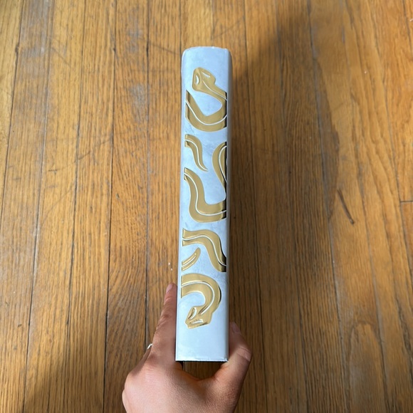 Lore by Alexandra Bracken - Picture 2 of 4